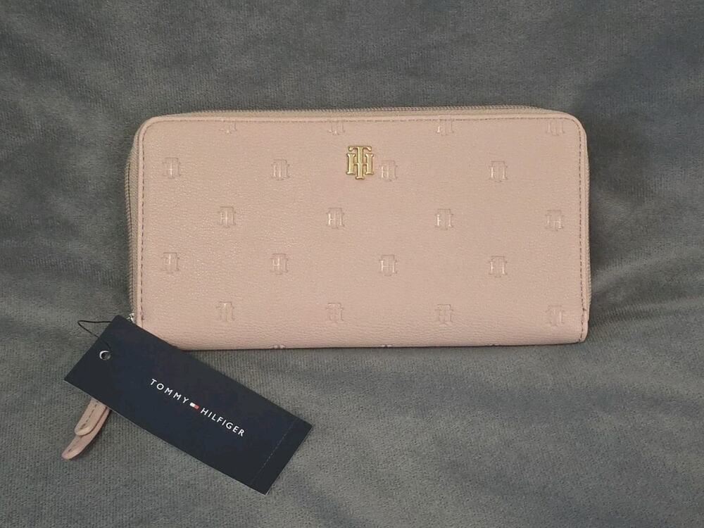 Tommy Hilfiger Wallet Light Pink Women Long Zip Around Signature Logo Gold Tone